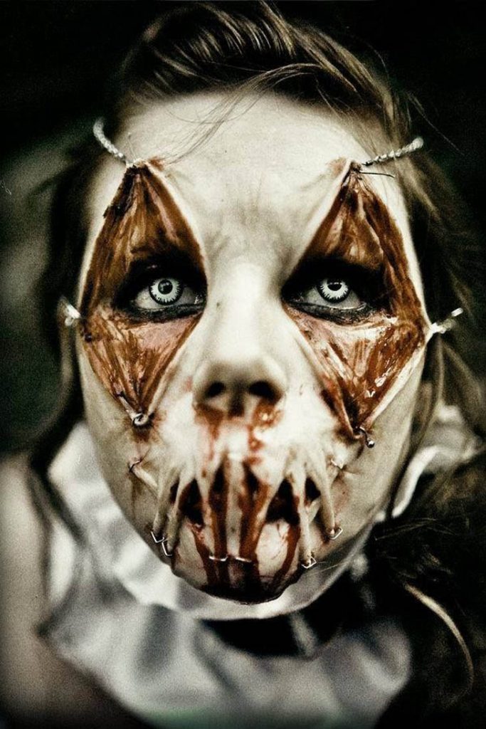 Creepy Halloween Makeup Ideas for Girls 14
